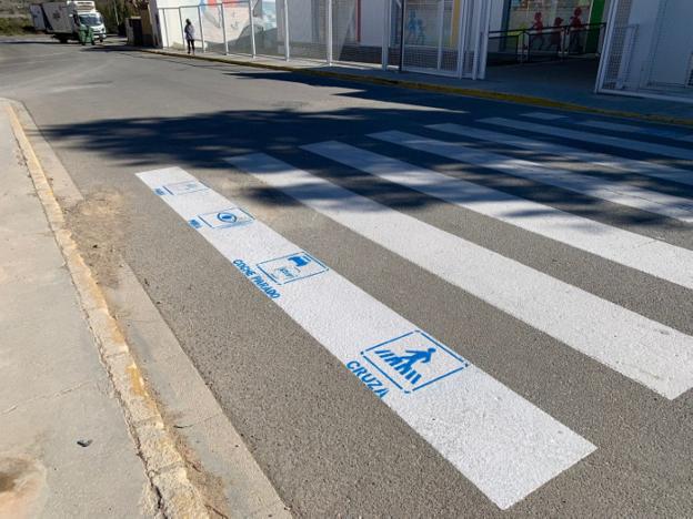 El Ayuntamiento adapta pasos de peatones con pictogramas para personas con TEA