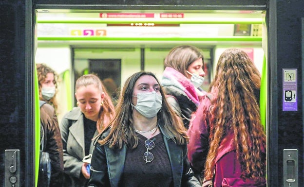 Ópticas, ortopedias y transporte público se quitan este miércoles la mascarilla