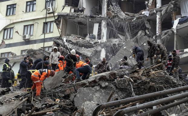 Un equipo de rescate valenciano viaja a Turquía y Siria para ayudar en la búsqueda de víctimas del terremoto