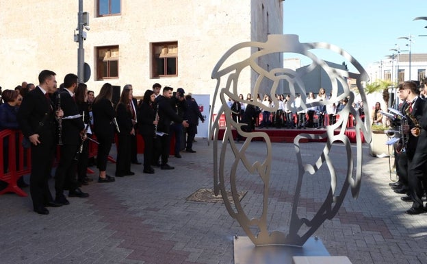 El Cant de la Carxofa de Alaquàs ya tiene una escultura a modo de homenaje