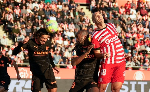 El Santos todavía sigue pensando en Cavani