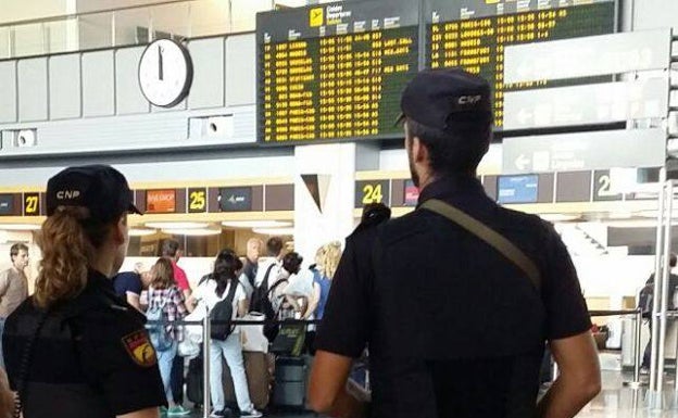 Detenidos dos carteristas en el aeropuerto de Manises