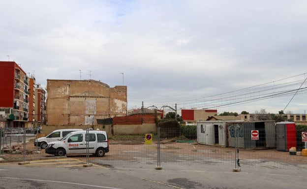 Torrent inicia la adecuación de un nuevo aparcamiento público gratuito en la calle Sant Nicolau