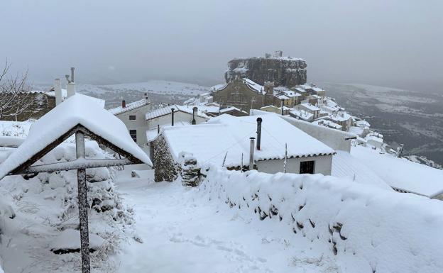 El temporal de lluvia y nieve obliga a suspender clases en varios pueblos de la Comunitat Valenciana