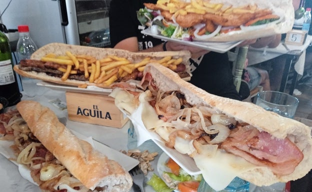 Del 'metralleta' al 'caníbal', así son los bocadillos gigantes de Ca Juan en Daimús