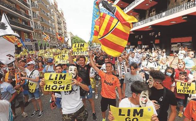 20.000 cartulinas contra Peter Lim