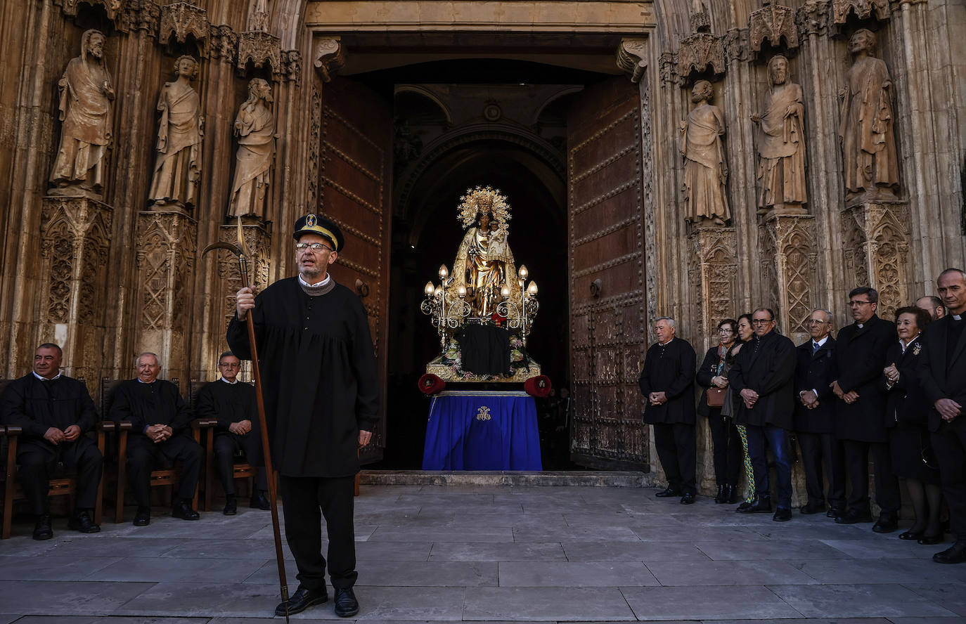 La Virgen de los Desamparados preside la sesión del Tribunal de las Aguas por primera vez en la historia