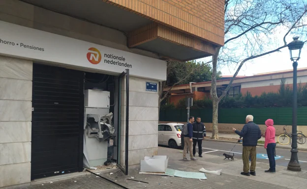 Los atracos a bancos en Valencia, de los cuchillos y pistolas a los artefactos explosivos