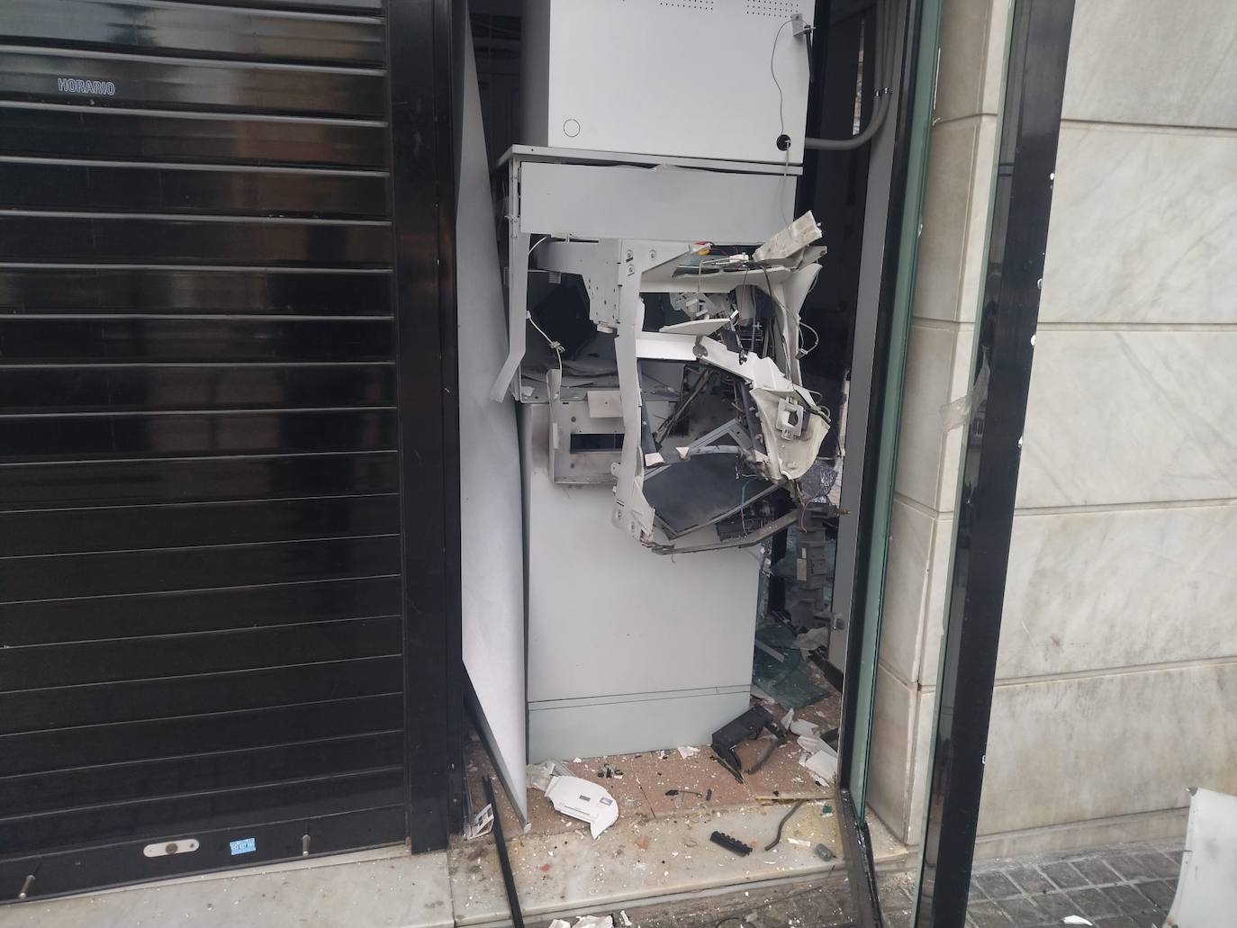 Una banda asalta con explosivos un cajero de una sucursal bancaria en Valencia