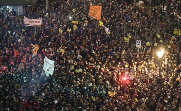 Una protesta masiva del valencianismo contra Peter Lim