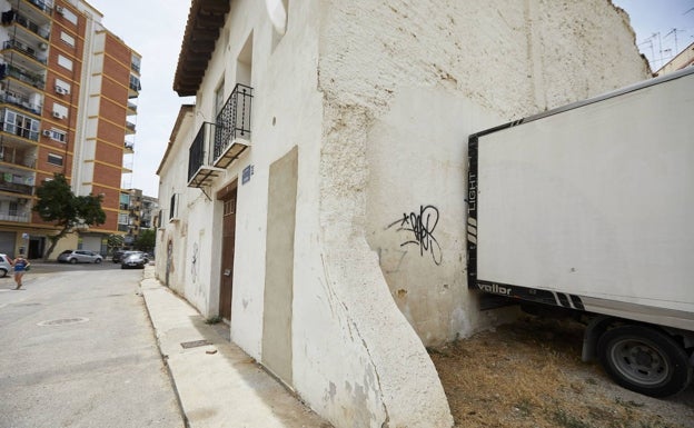 Giner denuncia el abandono de Ribó a las alquerías del barrio de Marxalenes en Valencia