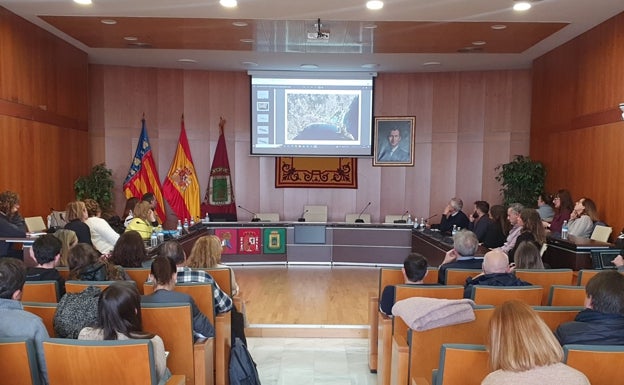 La comunidad educativa de Calpe pide más espacios naturales y energías renovables para el nuevo instituto