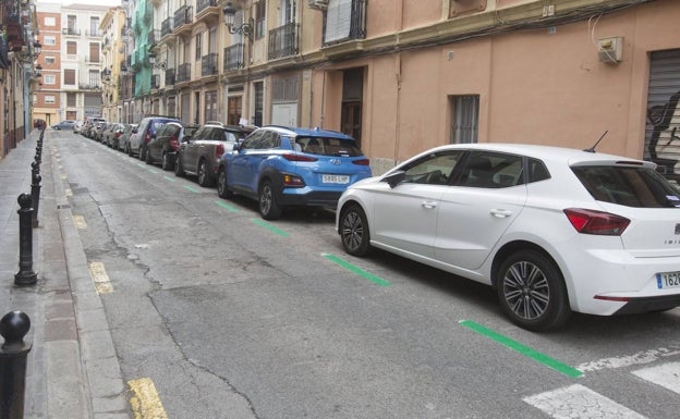 Cómo pedir y cuánto cuesta la tarjeta para aparcar en las zonas verde y naranja de Valencia