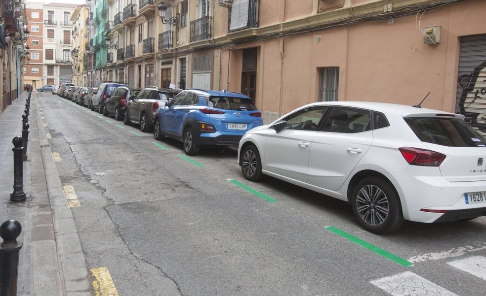 Cómo pedir y cuánto cuesta la tarjeta para aparcar en las zonas verde y naranja de Valencia