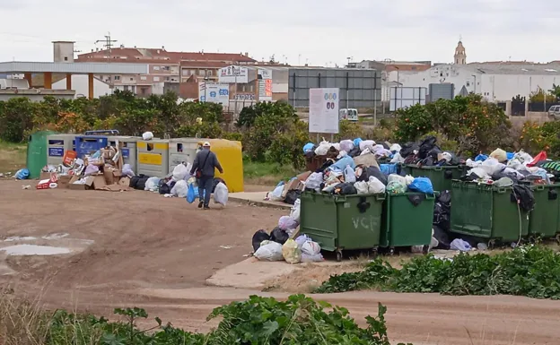 Los trabajadores de la recogida de residuos de la Ribera aceptan la oferta de la empresa y desconvocarán la huelga