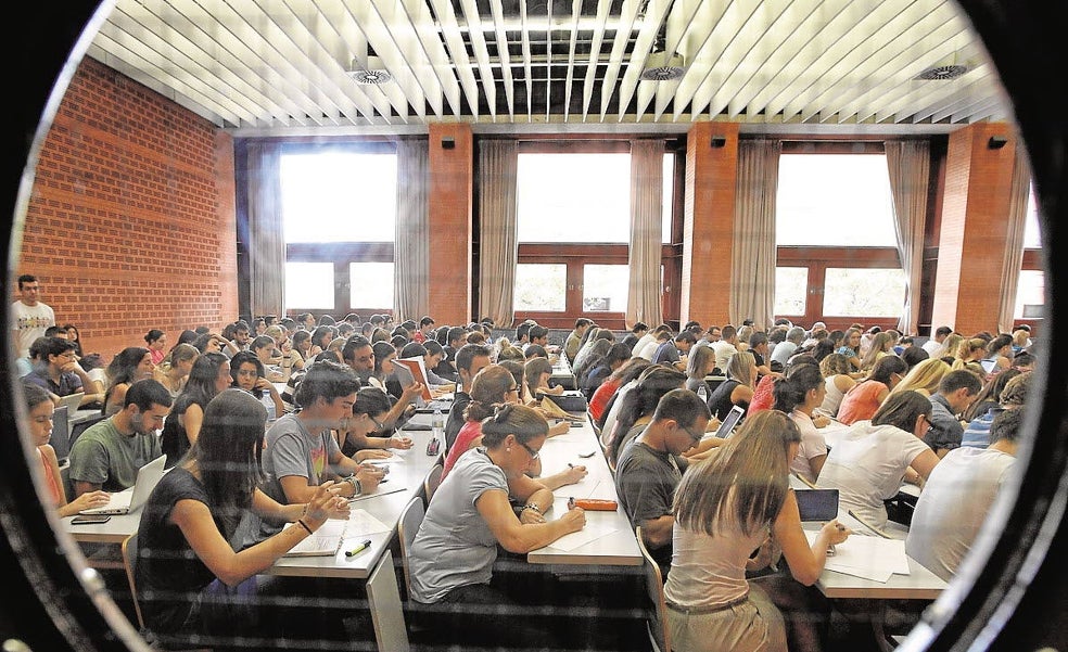 Las carreras universitarias con más arrepentidos: las que preferirían no haber estudiado
