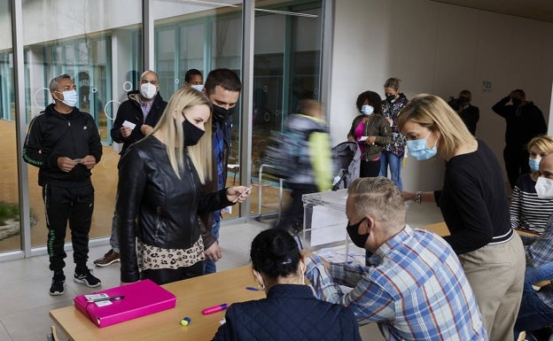 Medio centenar de colegios valencianos votarán el cambio a la jornada continua a finales de mes