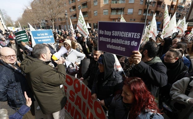 El recorte de hasta 1.600 euros al mes en las ayudas lastra el acceso a los pisos tutelados para enfermos mentales