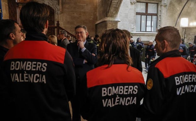 La UME valenciana se estrena con protesta de los bomberos contra el Consell