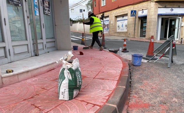 Benitatxell mejora la seguridad y la movilidad peatonal en el punto negro de Capelletes y la carretera de Moraira