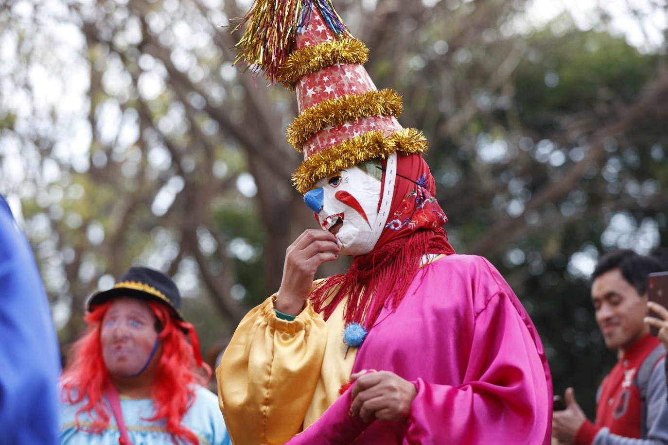 El carnaval más multicolor llena Ruzafa