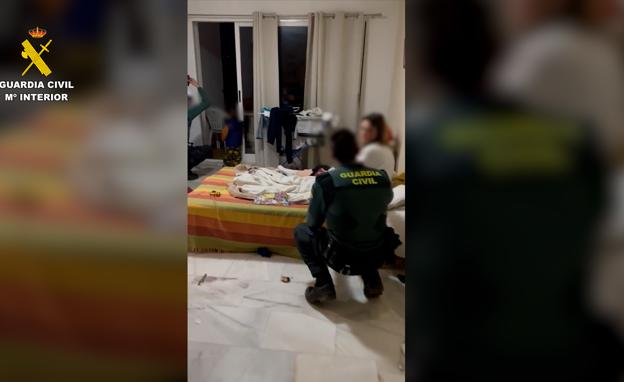 La Guardia Civil libera a una mujer y a su hijo que llevan casi dos meses recluidos en un hotel de Castellón