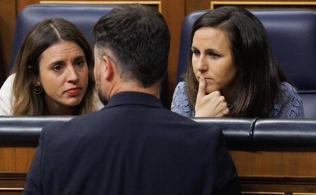 Montero invita a un gran acto feminista a la exministra Aído en plena crisis con el PSOE