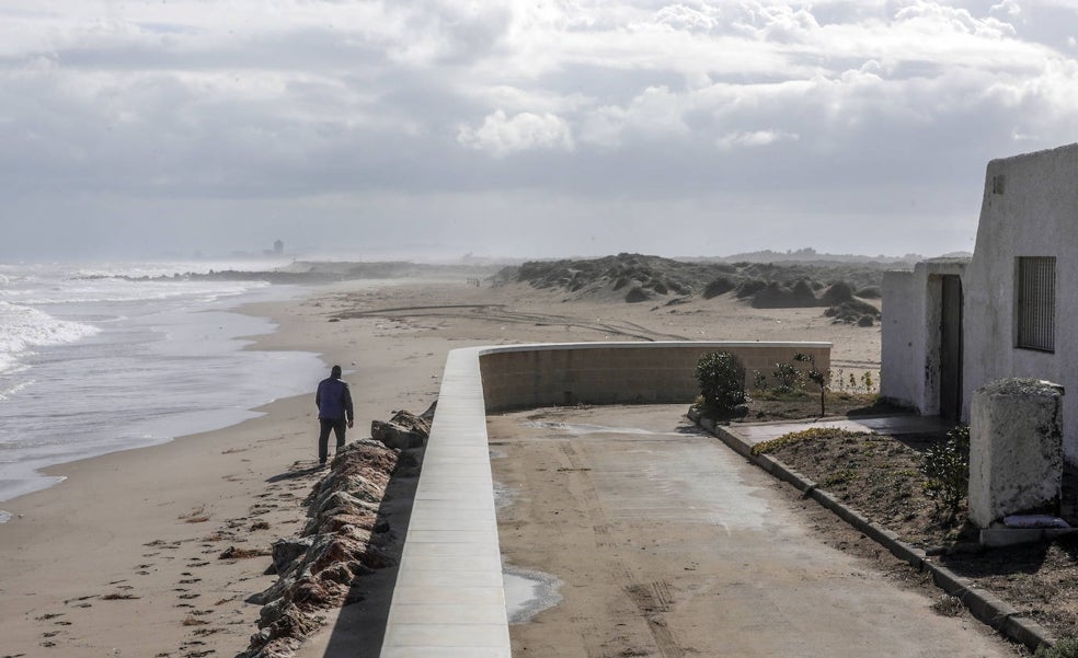 ¿Quién compra una vivienda en la costa fuera de ordenación?: el Gobierno impulsa el deslinde en Valencia