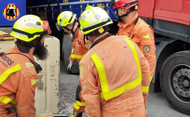 Fallece un trabajador en Favara al quedar atrapado por un camión