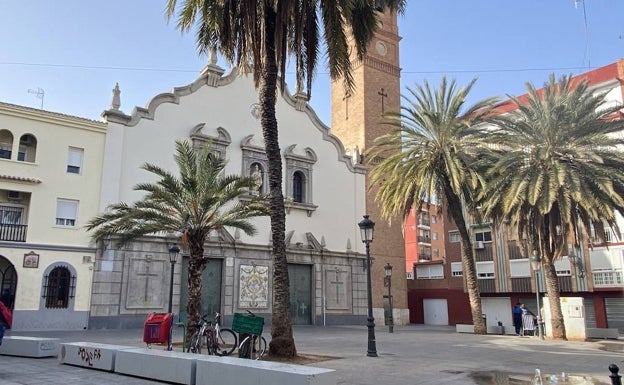 Los vecinos denuncian los problemas de incivismo en la plaza del Rosario del Canyamelar