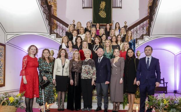 La Diputación extiende la alfombra roja a una treintena de falleras mayores de Valencia