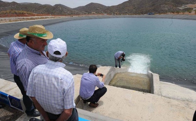 Los regantes pagarán el agua desalada a 0,4 euros el metro cúbico