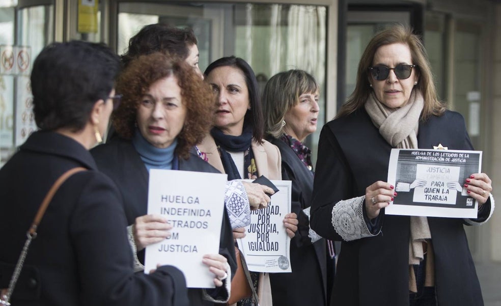 ¿Quiénes son los letrados de la Administración de Justicia y por qué son la pieza clave del sistema?