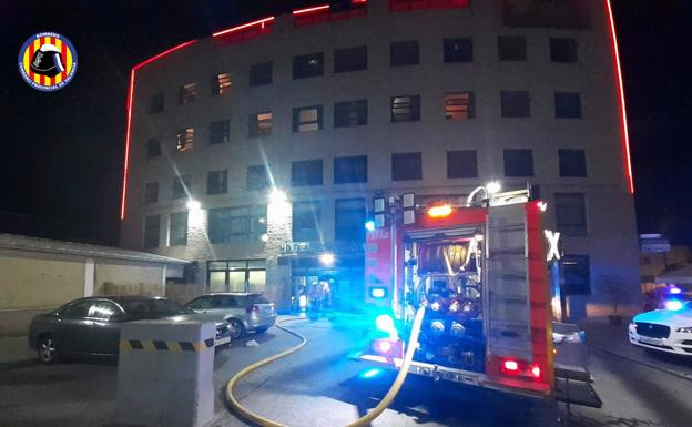 Un incendio en un hotel de Catarroja obliga a evacuar a 70 personas