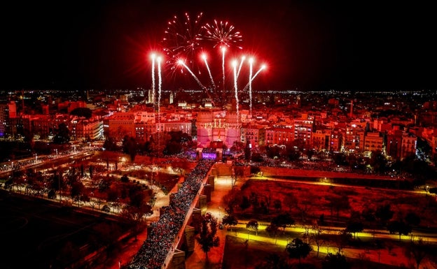 El fotógrafo de moda en TikTok aterriza en Valencia por Fallas