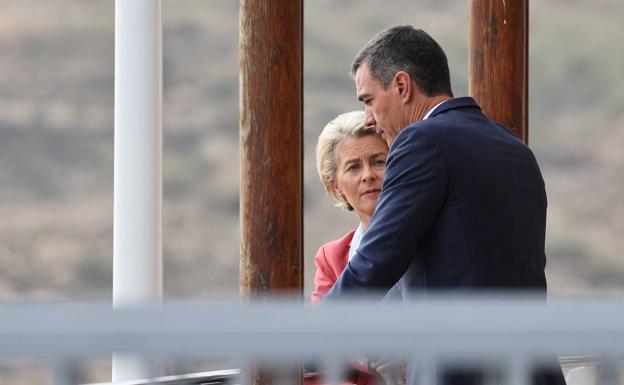 Von der Leyen y Sánchez acuerdan adelantar la visita de los comisarios a Madrid