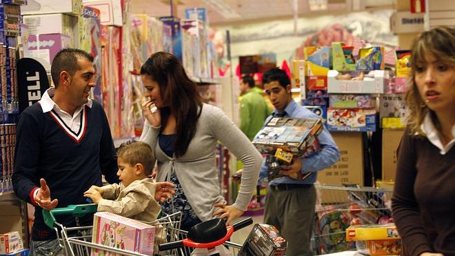 Cada hogar gasta 2.300 euros al año en productos de gran consumo