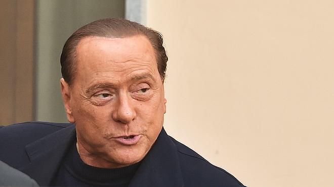 Berlusconi concluye su primera jornada de trabajo social