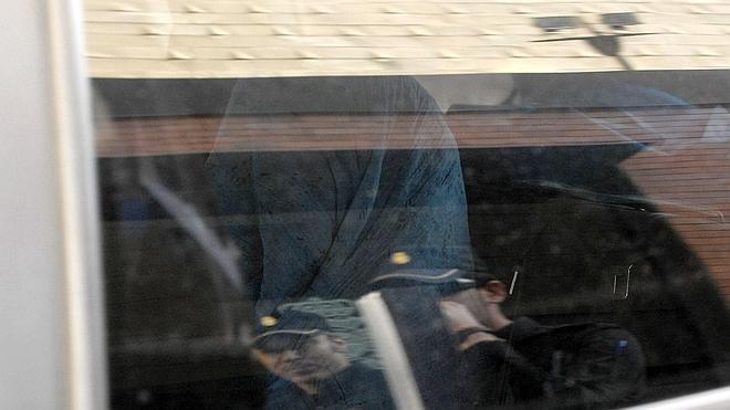 Prisiones aplica el protocolo antisuicidios a la asesina de Carrasco y a su hija