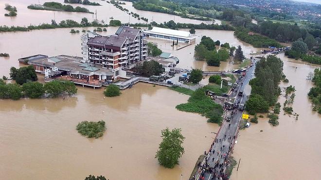 Las inundaciones dejan decenas de muertos en los Balcanes