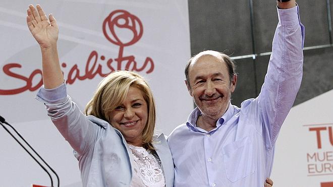 Rubalcaba pide un último esfuerzo: «No tenemos sobres pero tenemos vuestros votos»