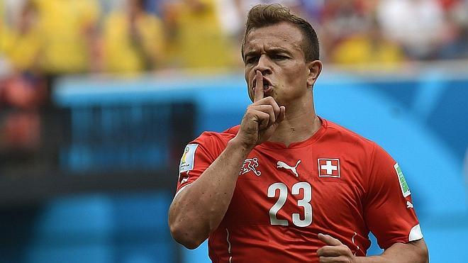 El genio de Shaqiri clasifica a Suiza