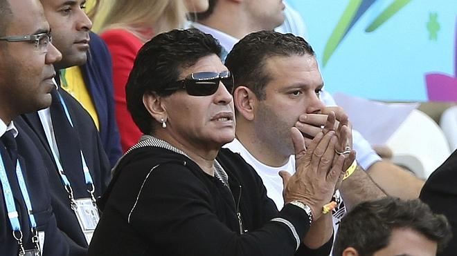 Maradona: «Pelé y Beckenbauer dicen estupideces porque son dos tarados»