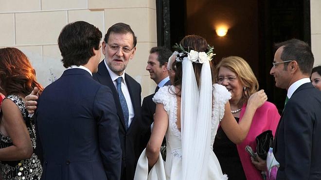 La hija de De Guindos da el 'sí quiero' en la Granja de San Ildefonso con Rajoy como testigo