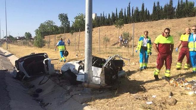 Mueren dos mujeres en Madrid tras empotrar su coche contra una farola