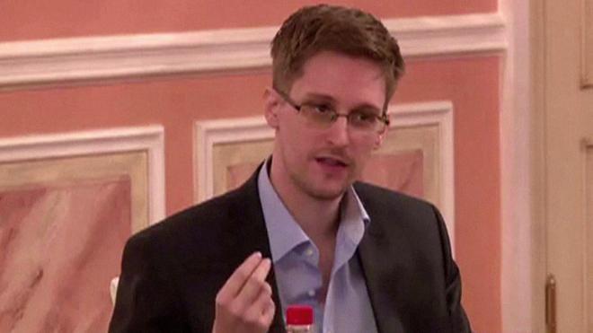 Rusia concede tres años de residencia a Edward Snowden