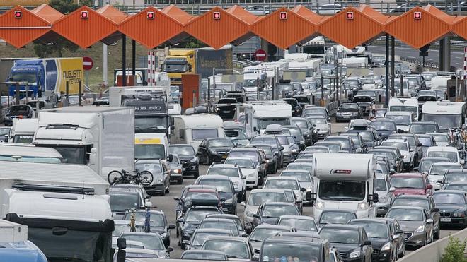 Comienza el puente con más tráfico de todo el año