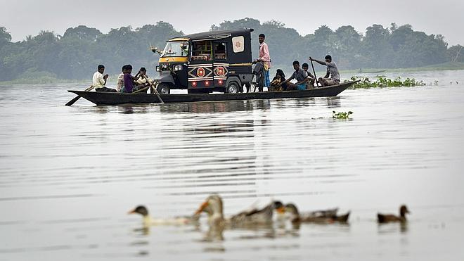 Aumentan a 101 los muertos en las inundaciones de Nepal
