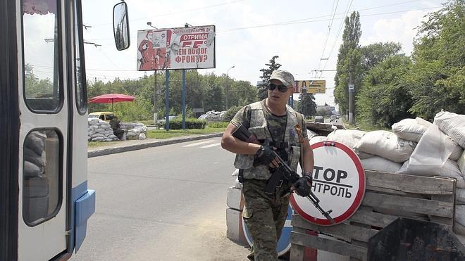 Kiev denuncia un ataque de los separatistas contra refugiados en Lugansk
