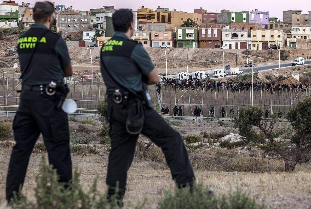 Guardias civiles admiten que se hacen devoluciones en caliente en Melilla